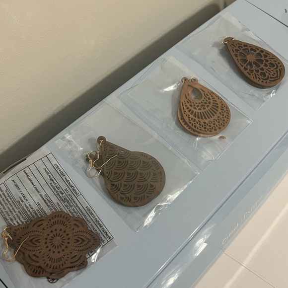 NWT Lot Set of 4 Wood Laser cut Bohemian earrings - Picture 7 of 7